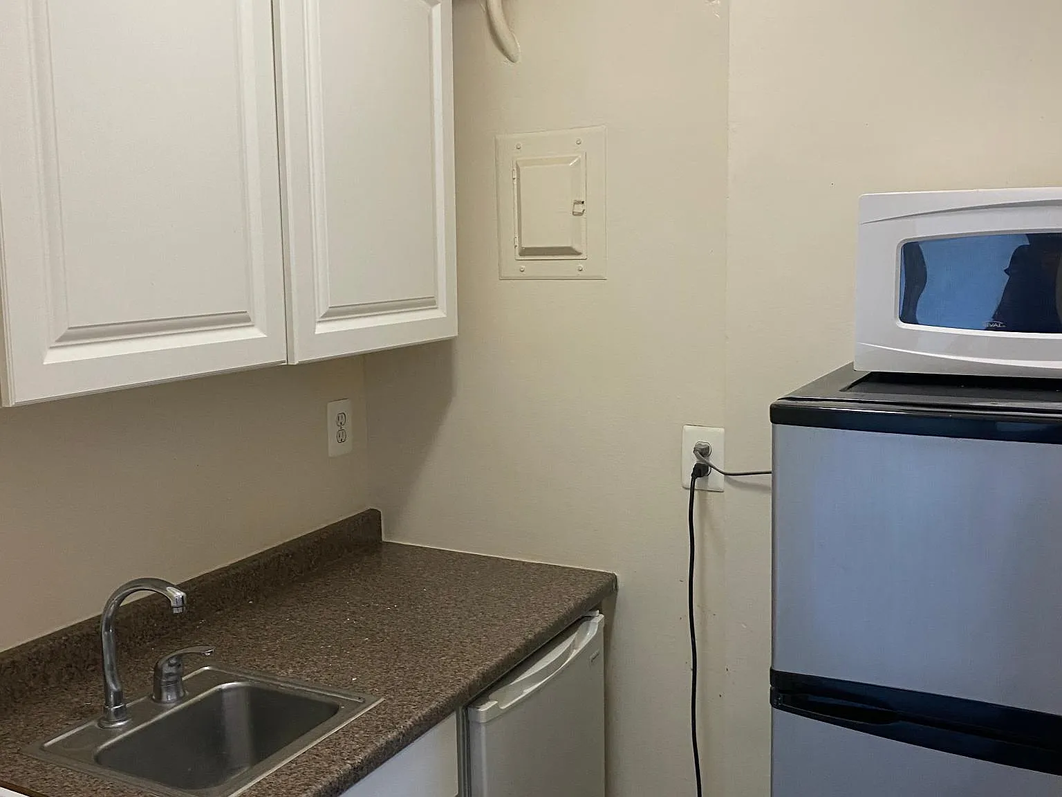 Studio, 383 sqft, $1,575 — Photo 4