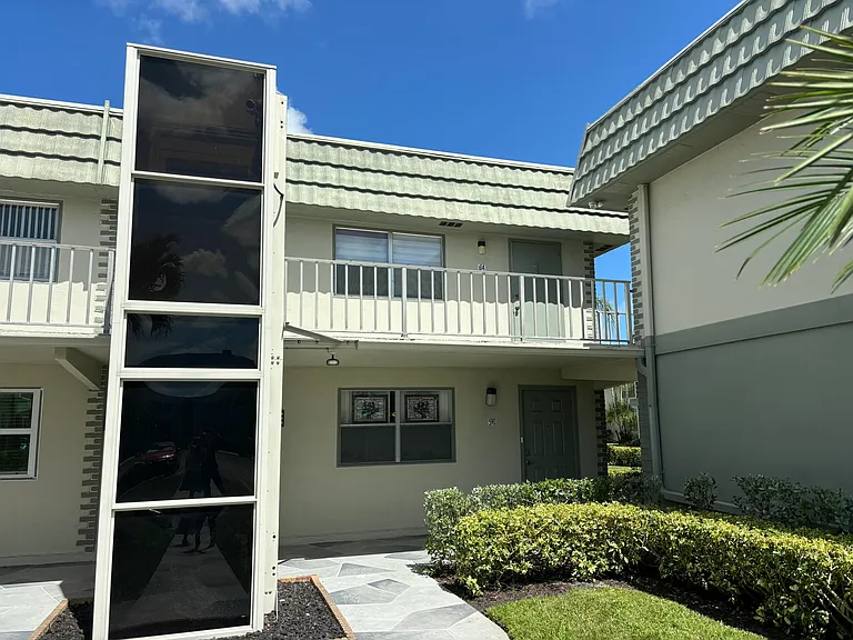 614 Monaco M #M — Photo 2