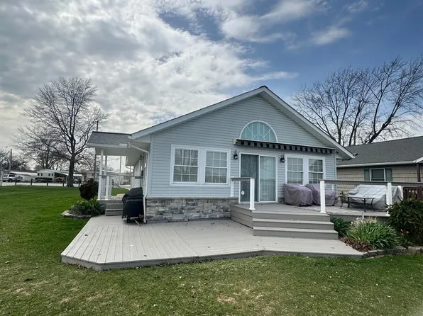 1661 N Compass Ave, Port Clinton, OH 43452