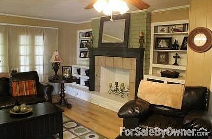 Living Room
						:
						Propane Fireplace, new laminate flooring, freshly painted, & desk area