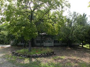 19 Suntop Ln, Holiday Island, AR 72631