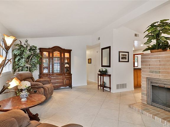 5th image of 22941 Valerio St