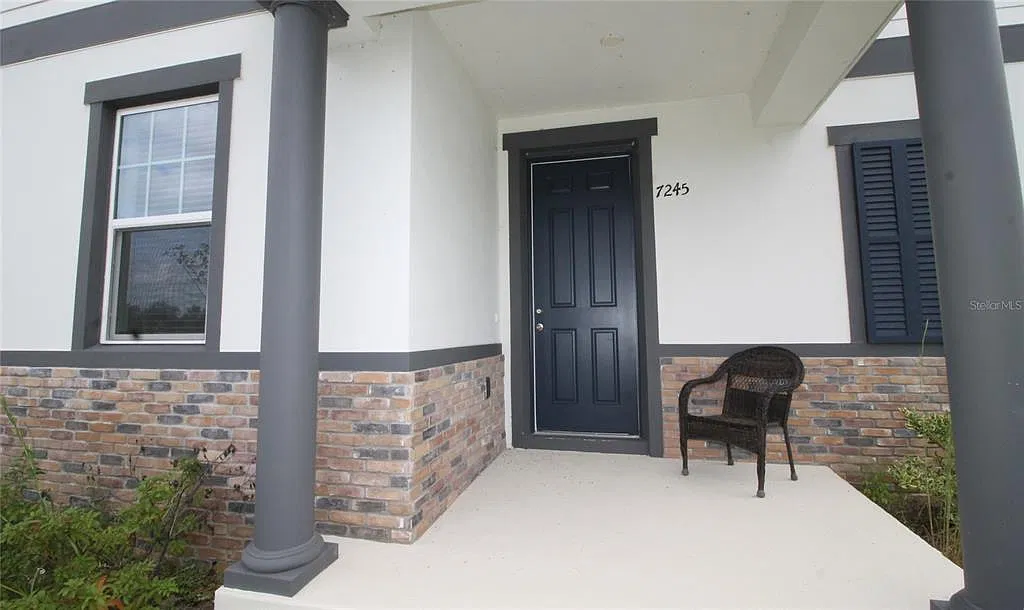 4 bed, 2.5 bath, 2039 sqft, $2,595 — Photo 2