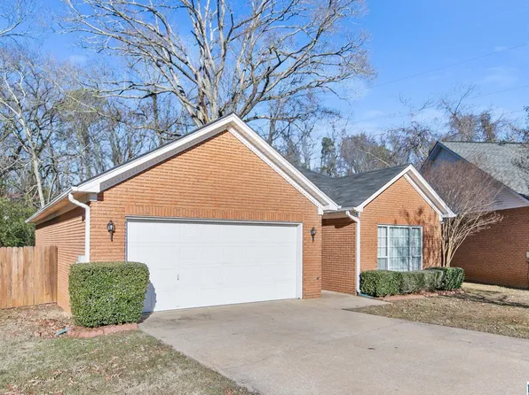 1088 Brookstone Ln, Birmingham, AL 35235