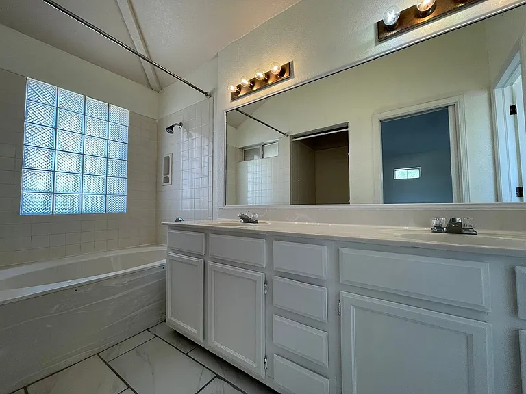 4304 Loma Alegre Dr — Photo 9