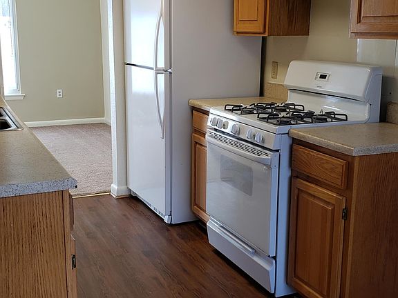 4th image of 608 Corning Ct