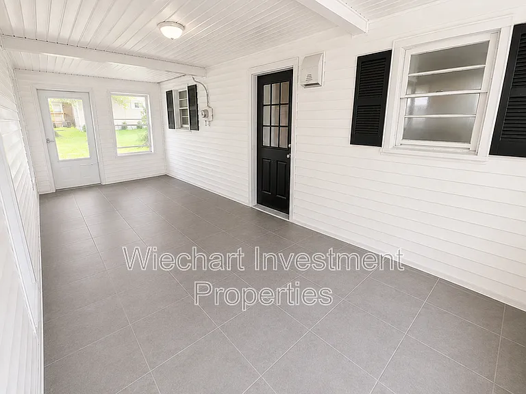 136 E Edwards St — Photo 19