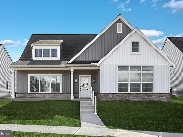 6 Grand Summit Dr, Annville, PA 17003