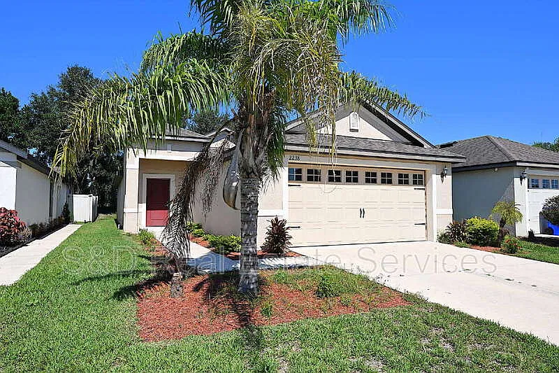 3 bed, 2.0 bath, 1515 sqft, $1,960 — Photo 2