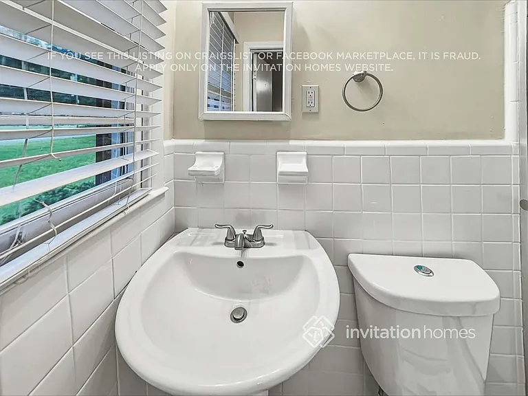 1321 Laura Ln — Photo 14