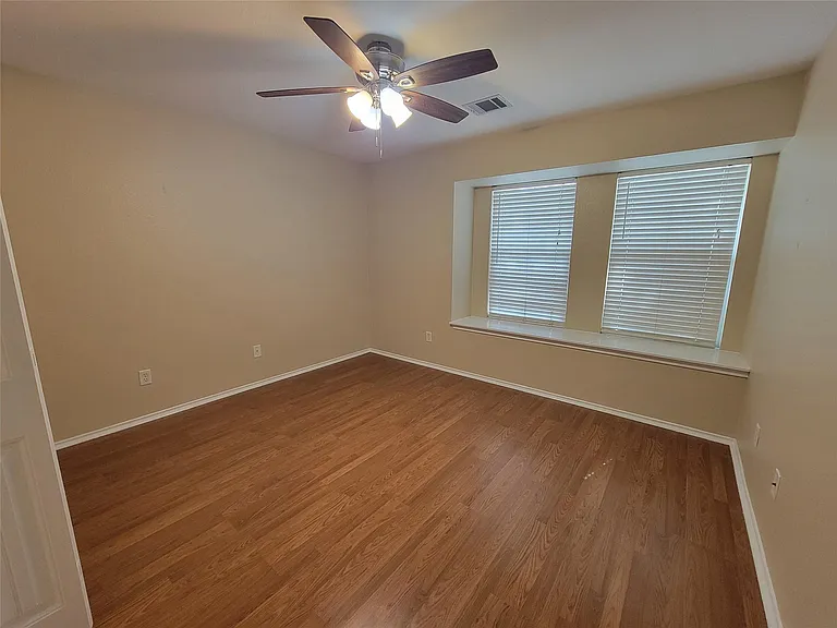 3307 Saint Genevieve Dr — Photo 12
