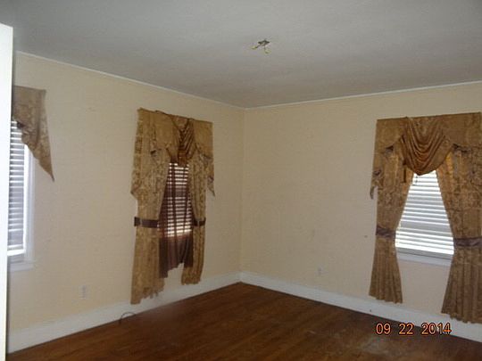 5th image of 140 Jones Cir