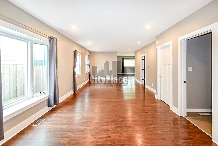 1548 Lexington Ave — Photo 9