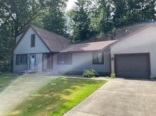 5796 Fairfax St NW, North Canton, OH 44720