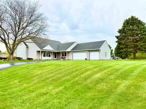 4365 Waterboro Ln, Roscoe, IL 61073