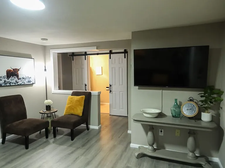 1507 College St SE — Photo 5