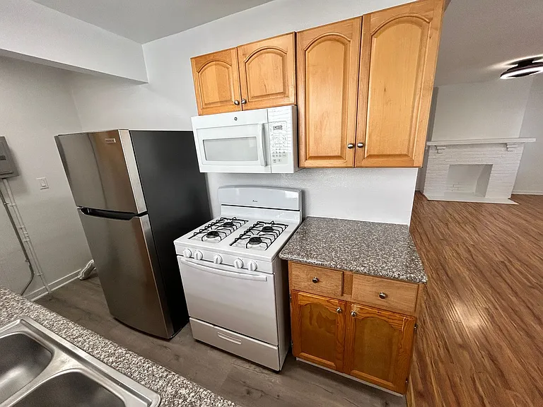 1685-1697 N Summit Avenue 109 #137 — Photo 13
