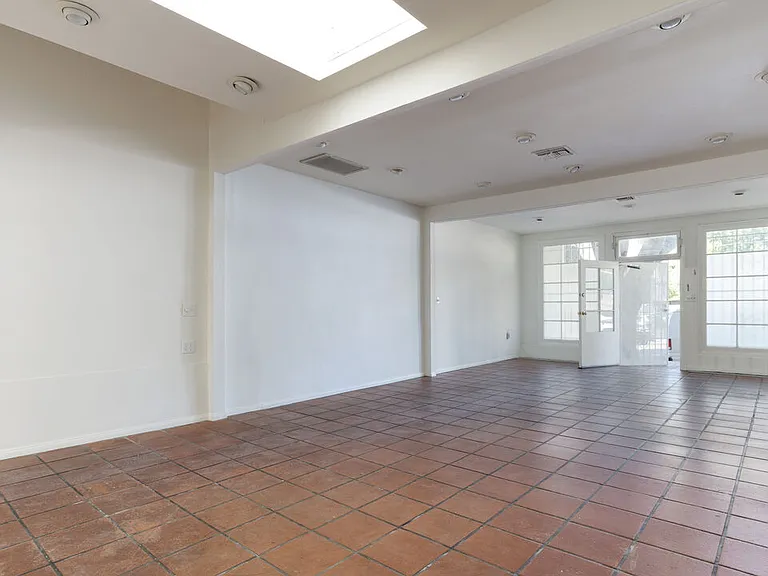 2120 N Cahuenga Blvd — Photo 6
