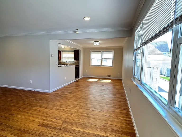 300 Jefferson Ave #1 — Photo 3