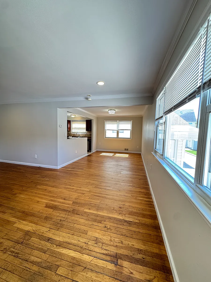 Building Photo - 300 Jefferson Ave #2