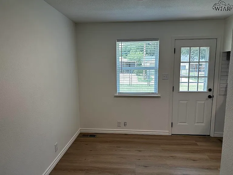 4658 Briarwood Dr — Photo 6