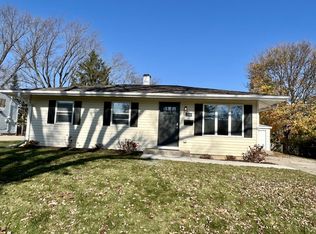 266 Mohawk Trl, Buffalo Grove, IL 60089