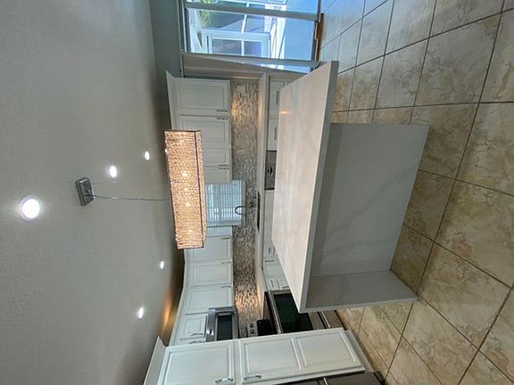 4th image of 3436 Housatonic Dr S