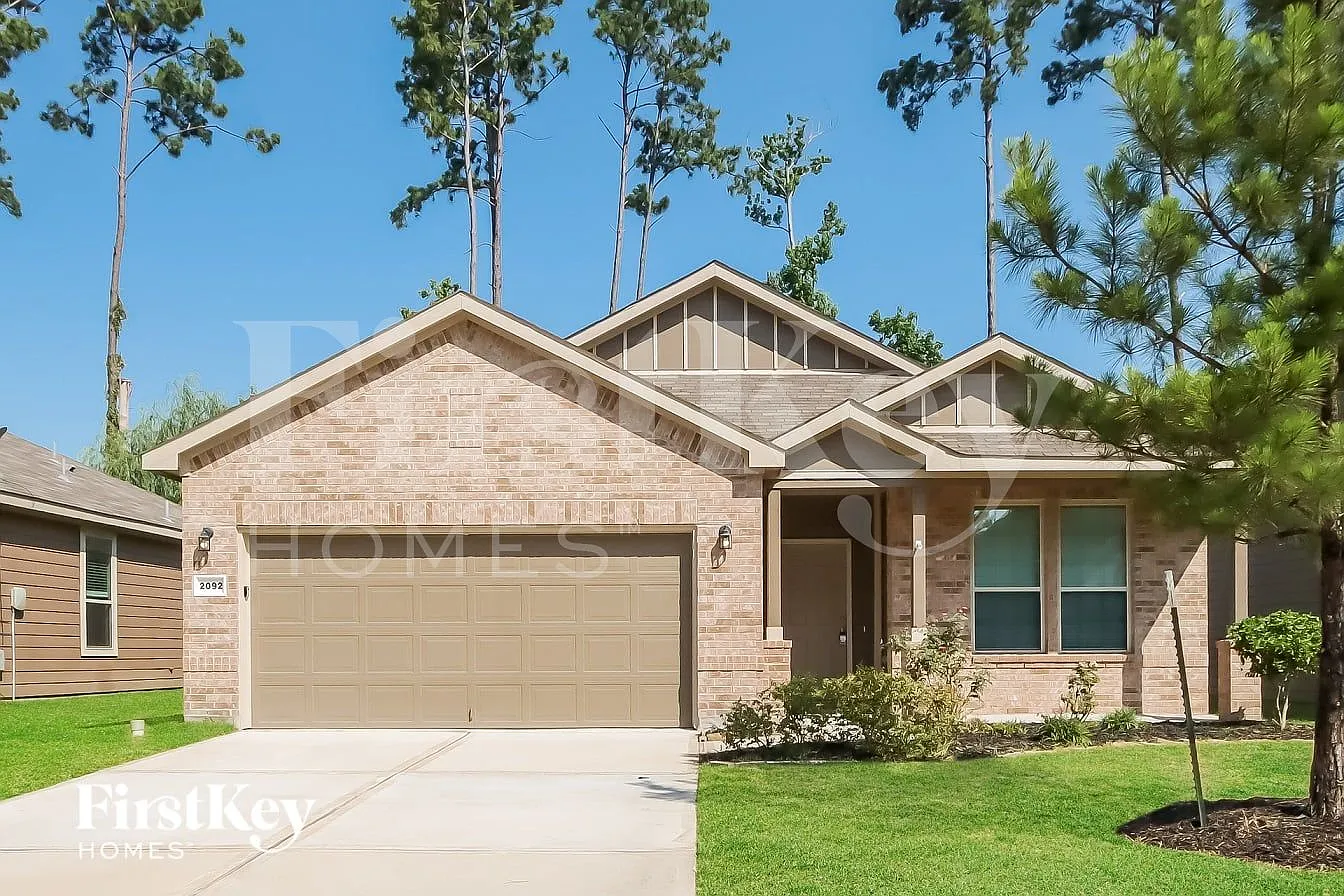 3 bed, 2.0 bath, 1670 sqft, $1,955 — Photo 1