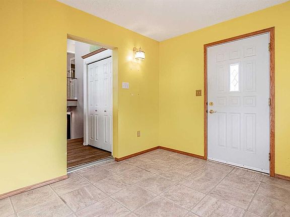 4th image of 75 N Royal Rd E