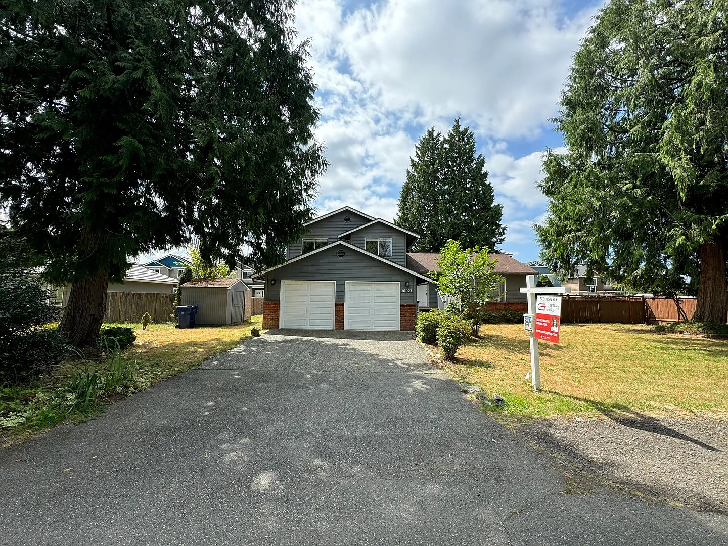 Beautifully Remodeled Lynnwood Home on Private 1/4-Acre Lot — Photo 2
