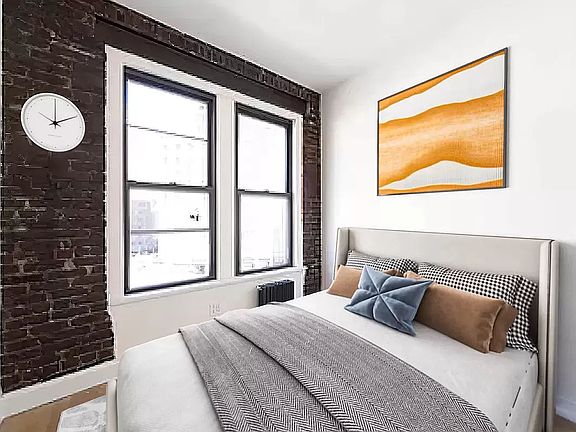 3rd image of 2 Bank St APT 11
