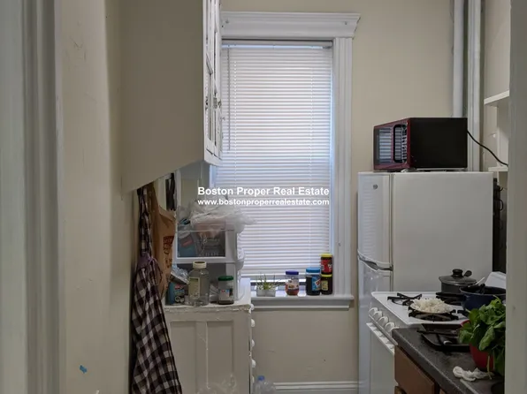 360 Riverway APT 12, Boston, MA 02115