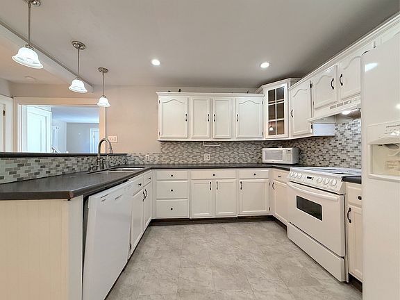 5th image of 525 N Madriver St