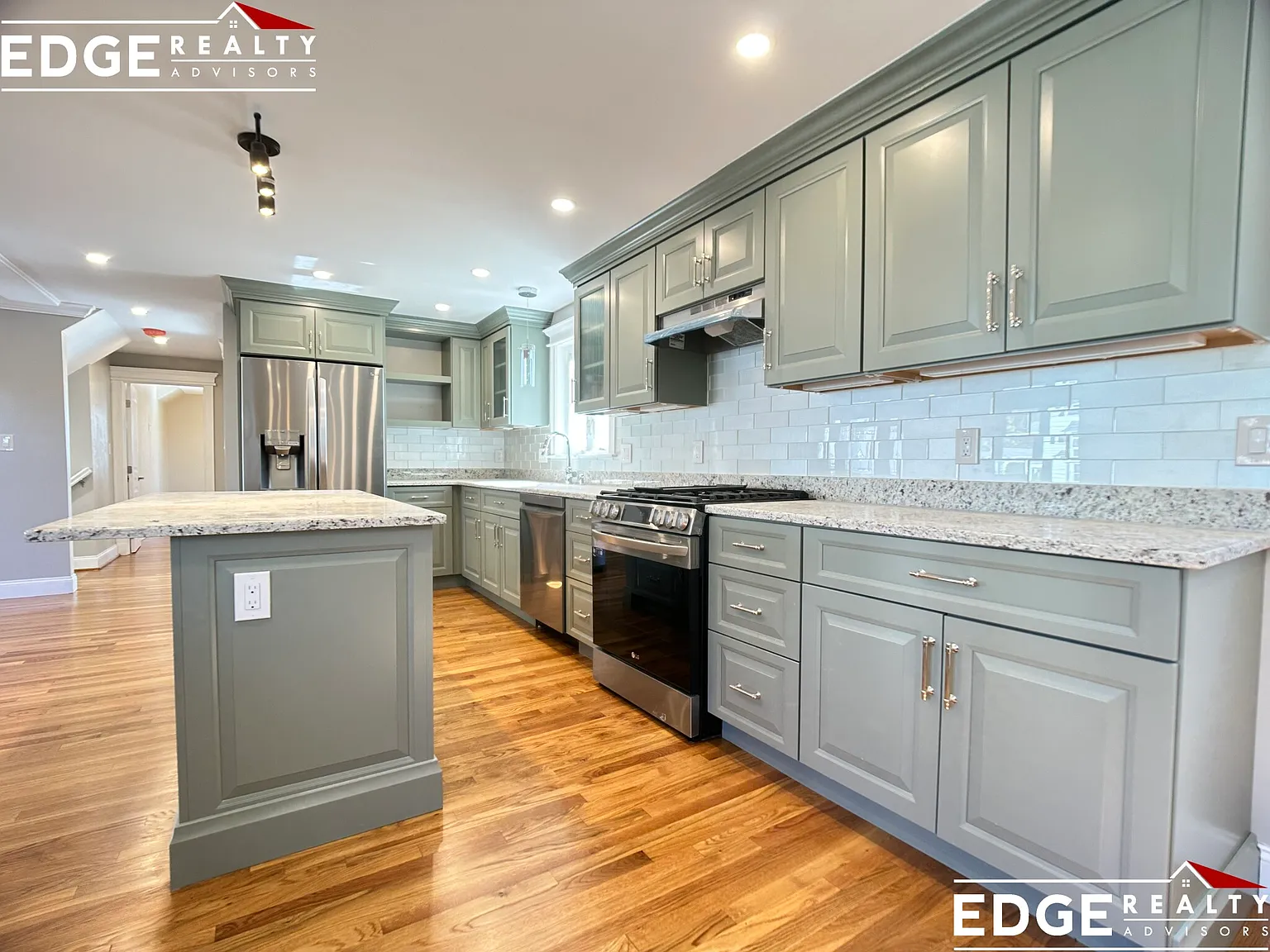 3 bed, 2500 sqft, $6,900 — Photo 1
