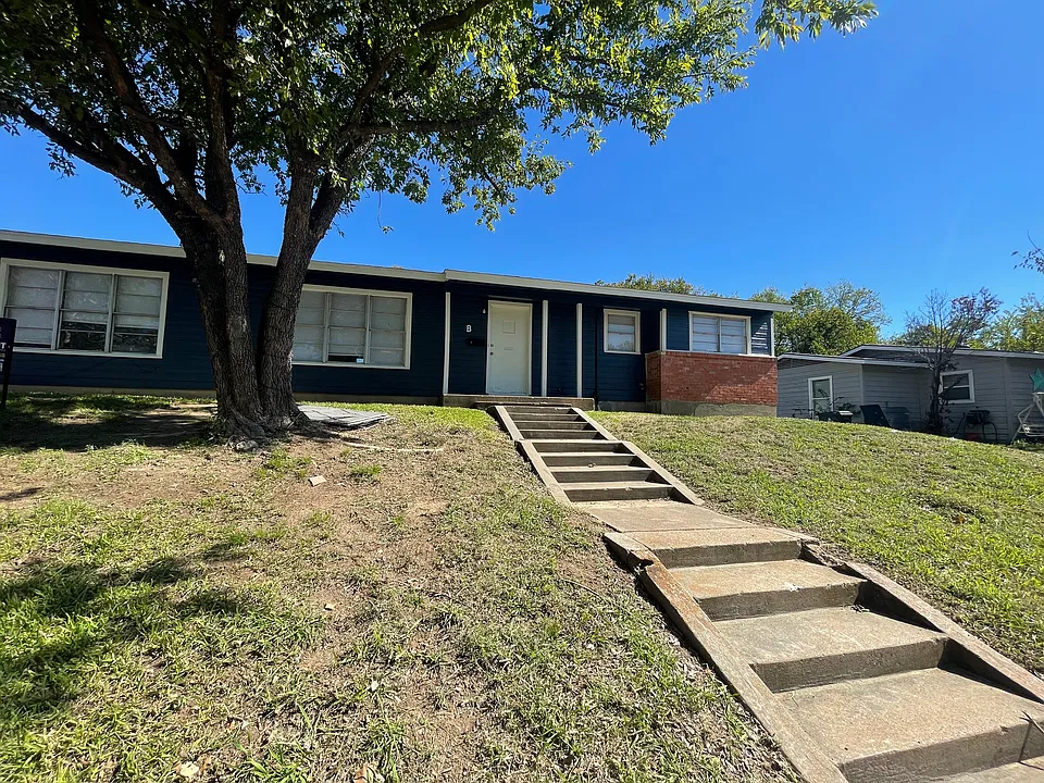 4 Pershing Dr #A