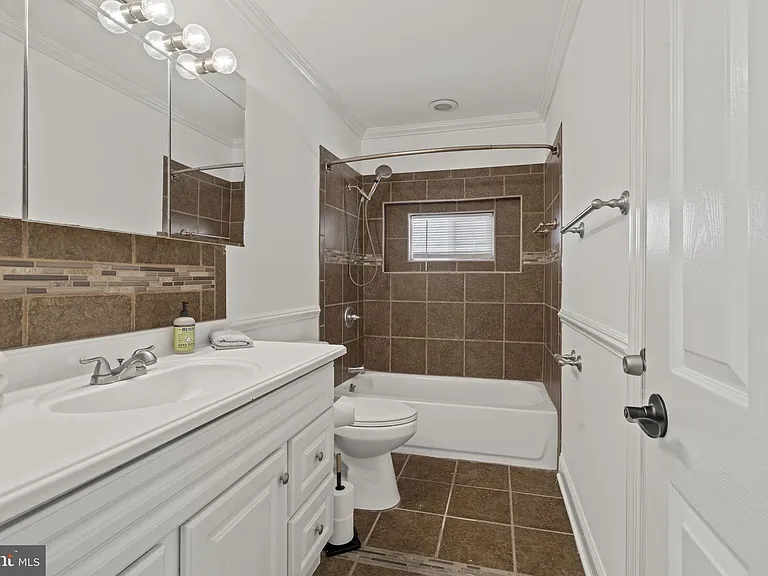 5 Burgess Ln — Photo 26