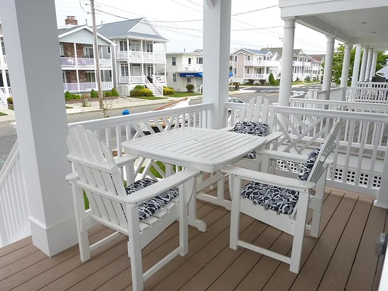 2717 Asbury Ave — Photo 2