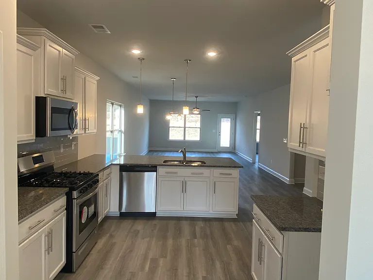 607 Lombard Dr — Photo 2