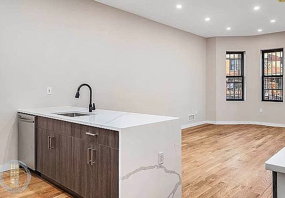 4th image of 536 Kosciuszko St #1A
