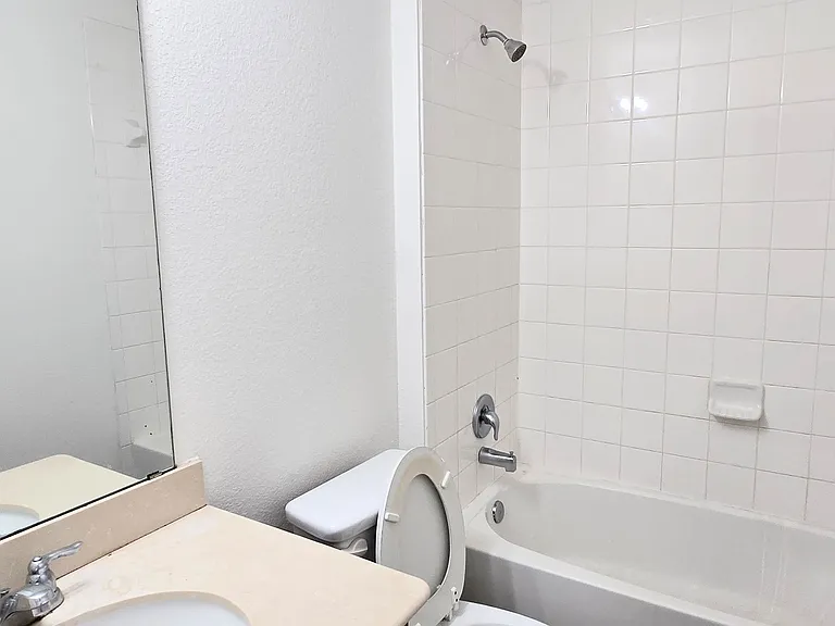 323 Vernon St — Photo 13