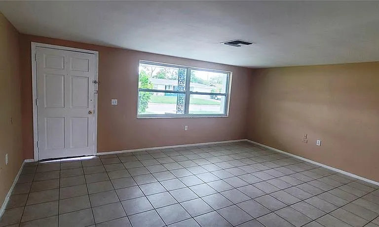 5305 Hawk Dr — Photo 3