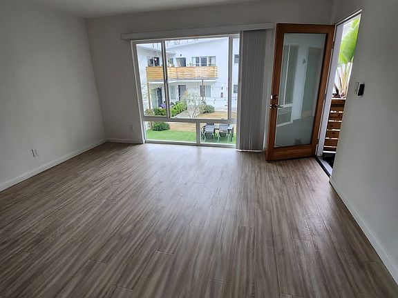 5th image of 4959 Romaine St #5