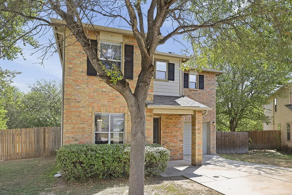 4 bed, 2.5 bath, 1721 sqft, $1,765 — Photo 2