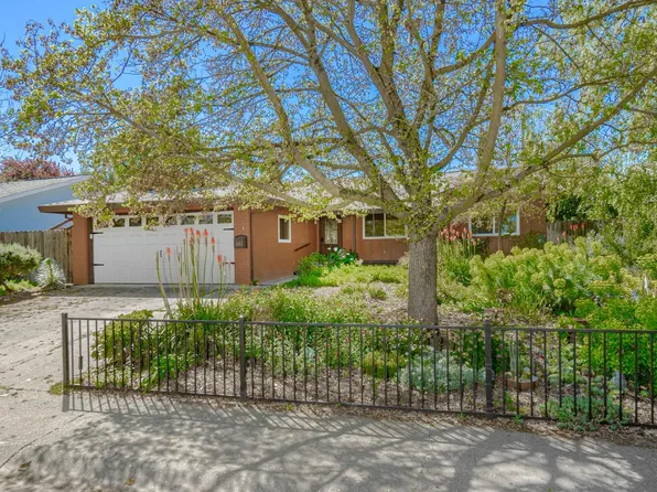 1415 Nutmeg Ln, Davis, CA 95618