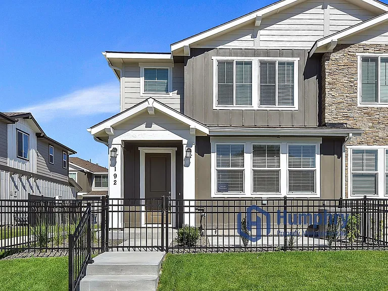 192 N Stratus Way — Photo 1
