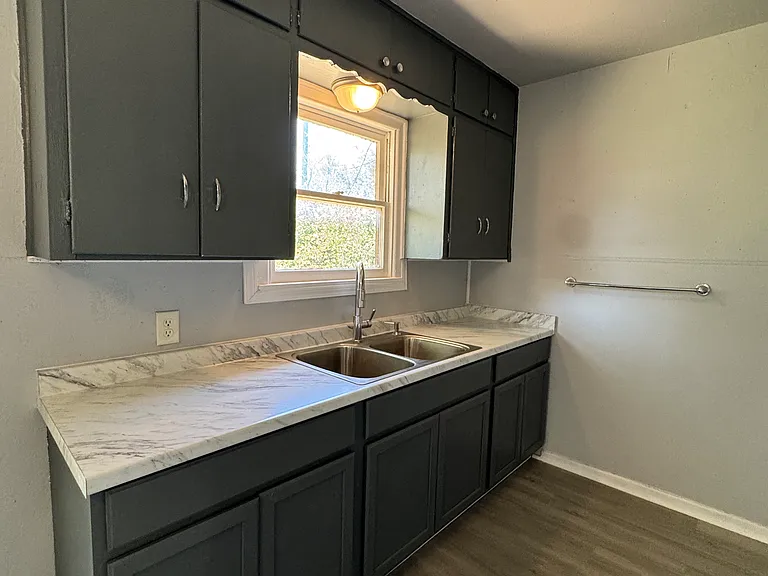 2472 Culver Ave — Photo 2