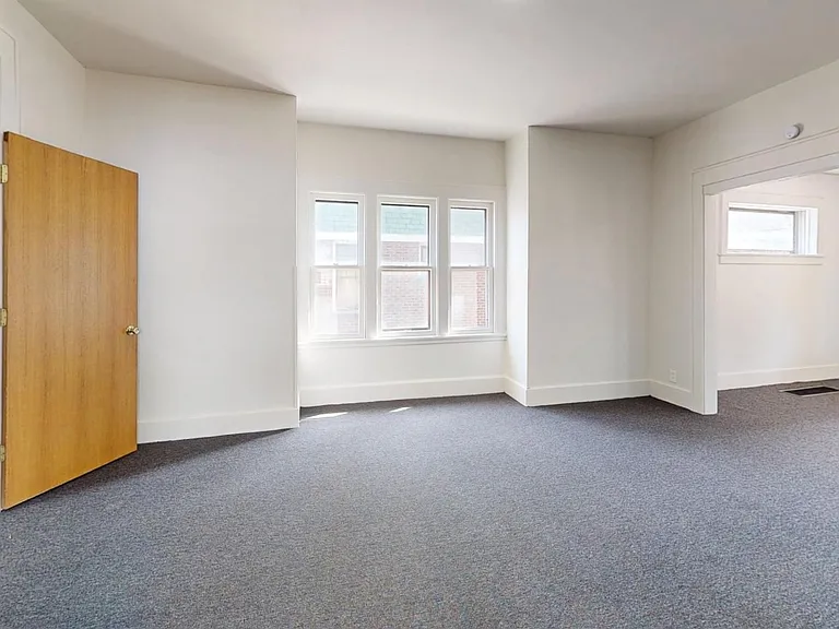 109 W Ely St — Photo 45
