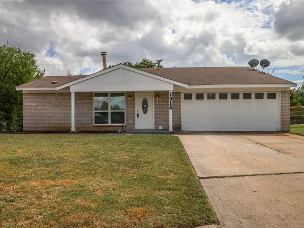 1313 S San Saba St, Grand Prairie, TX 75052