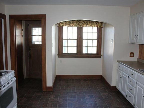 4th image of 821 E Woodside St