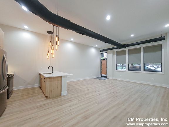 3rd image of 3827 N Southport Ave APT 1